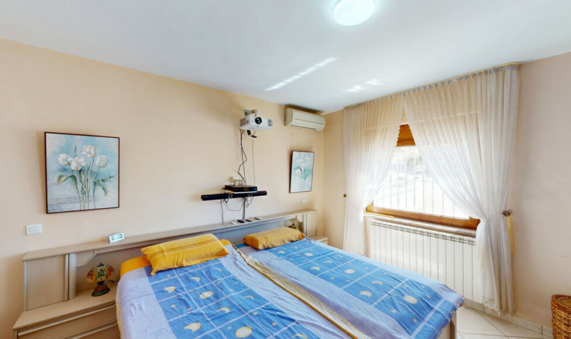 Resale - House -
Iznate