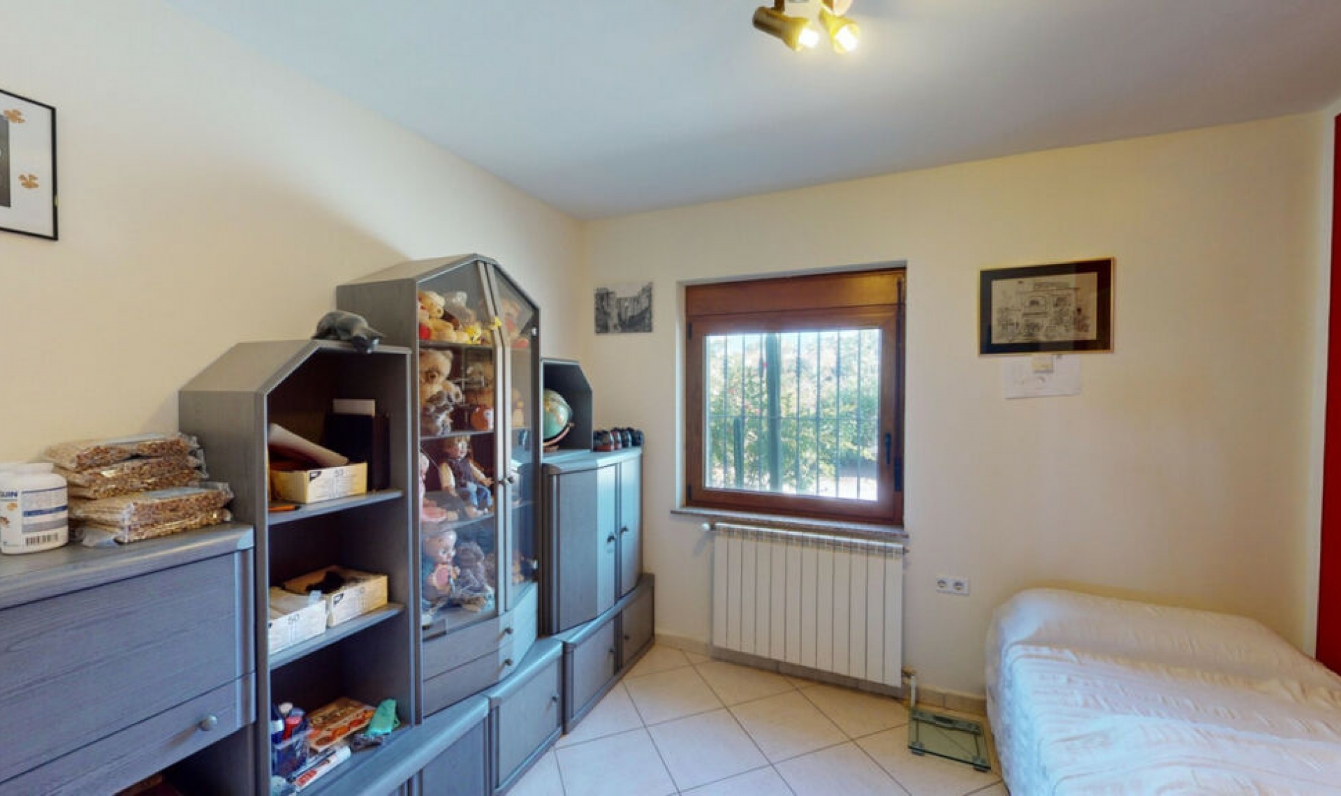 Resale - House -
Iznate