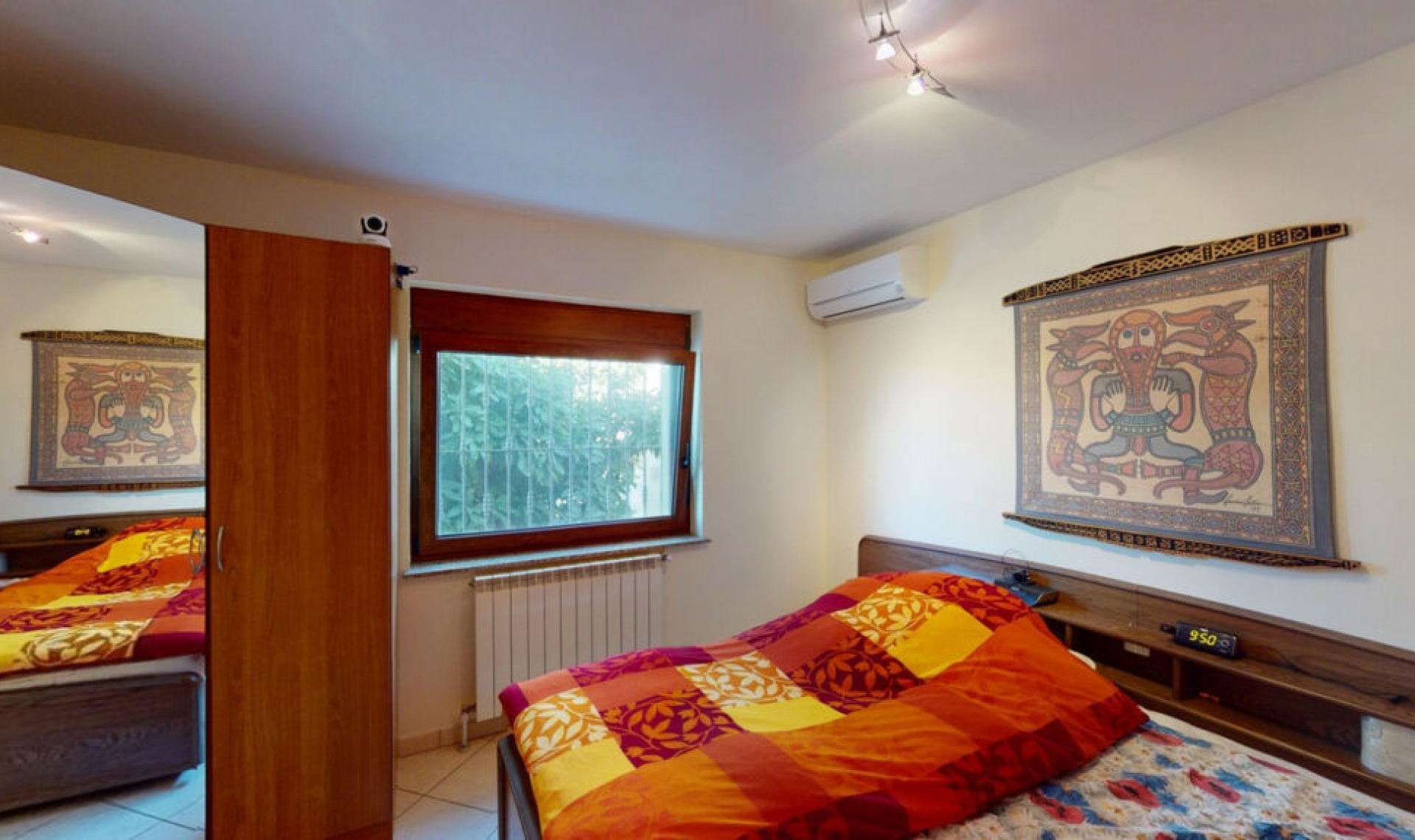 Resale - House -
Iznate