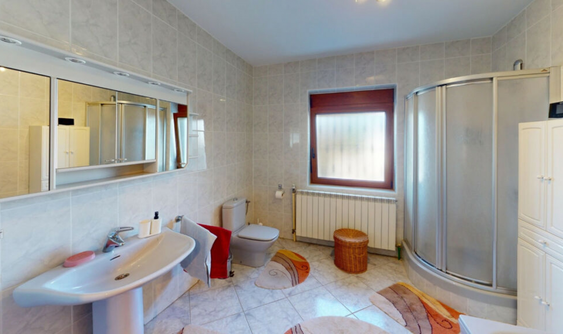 Resale - House -
Iznate