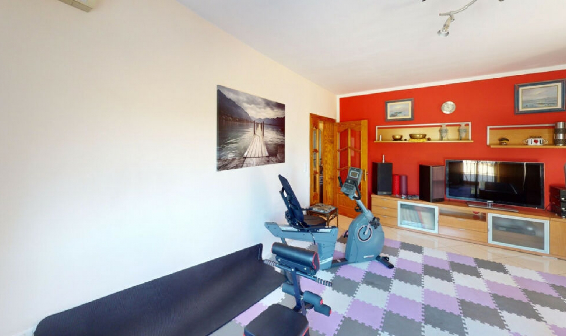 Resale - House -
Iznate