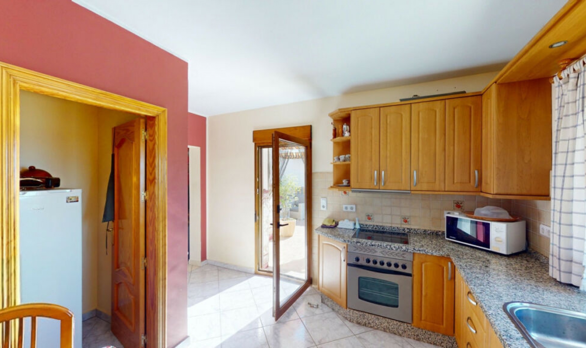 Resale - House -
Iznate