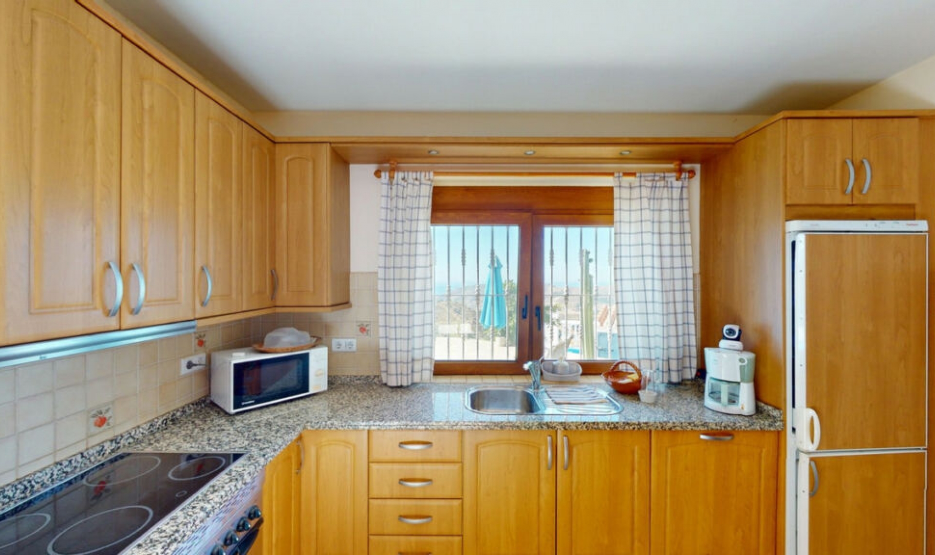 Resale - House -
Iznate