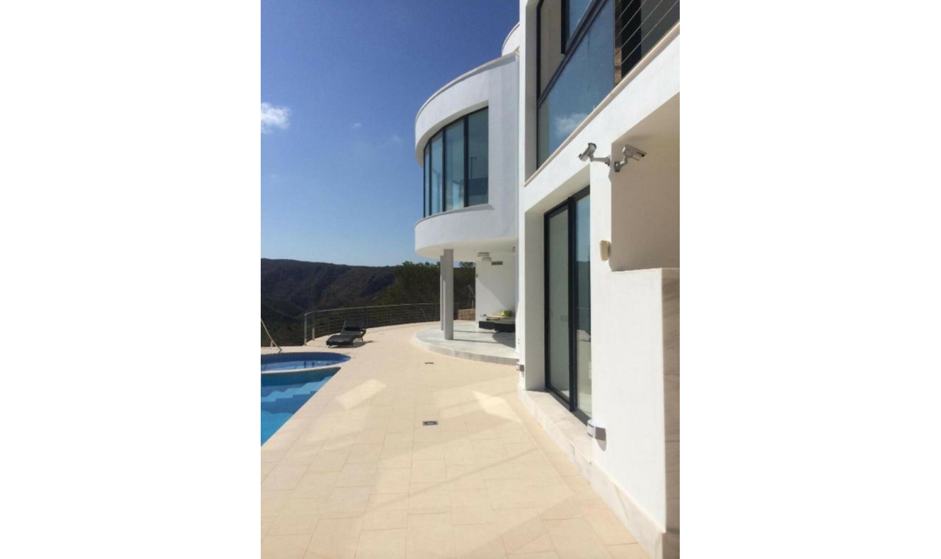 Resale - House -
Jávea