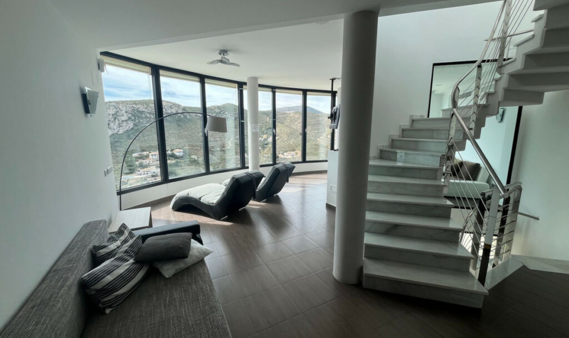 Resale - House -
Jávea