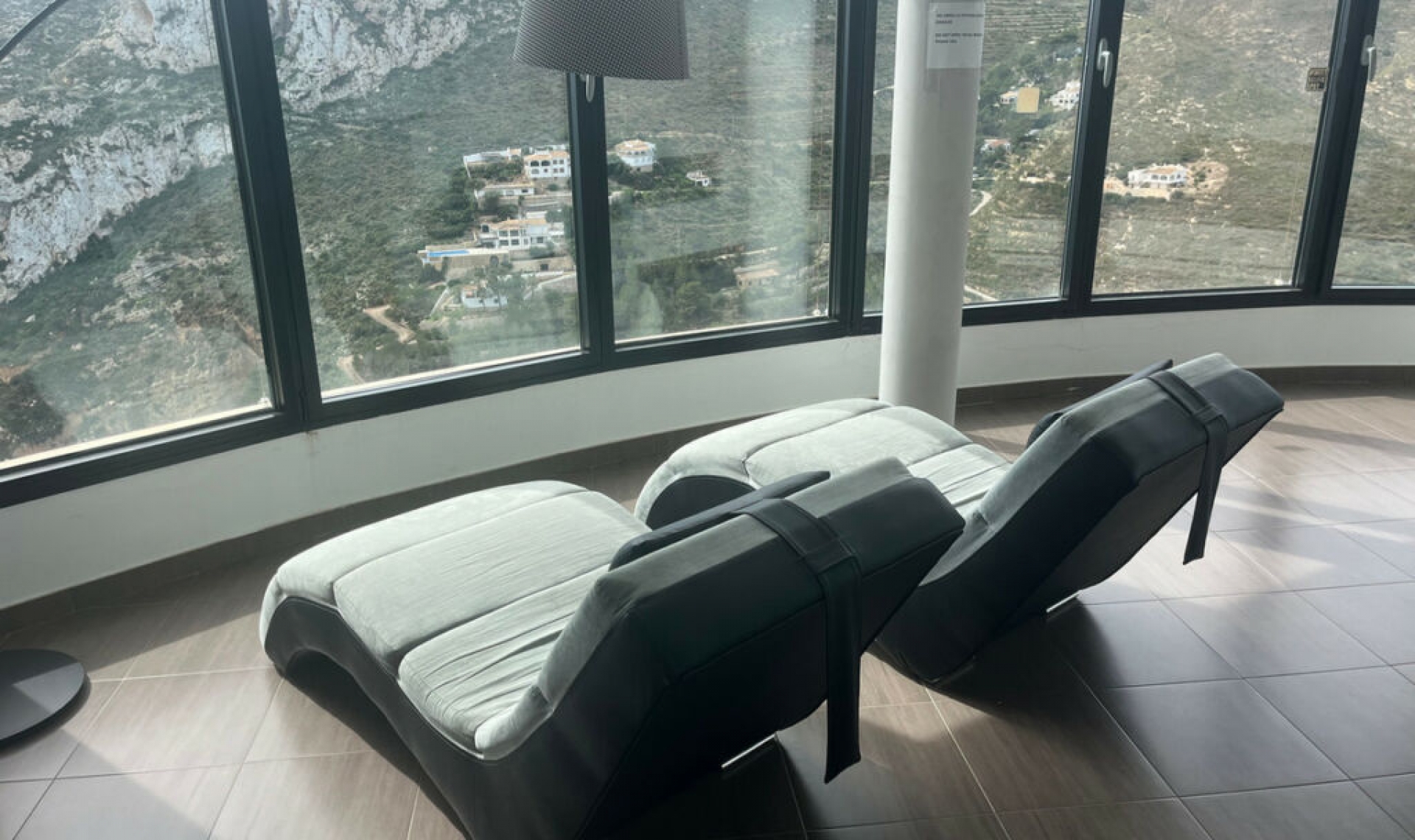 Resale - House -
Jávea