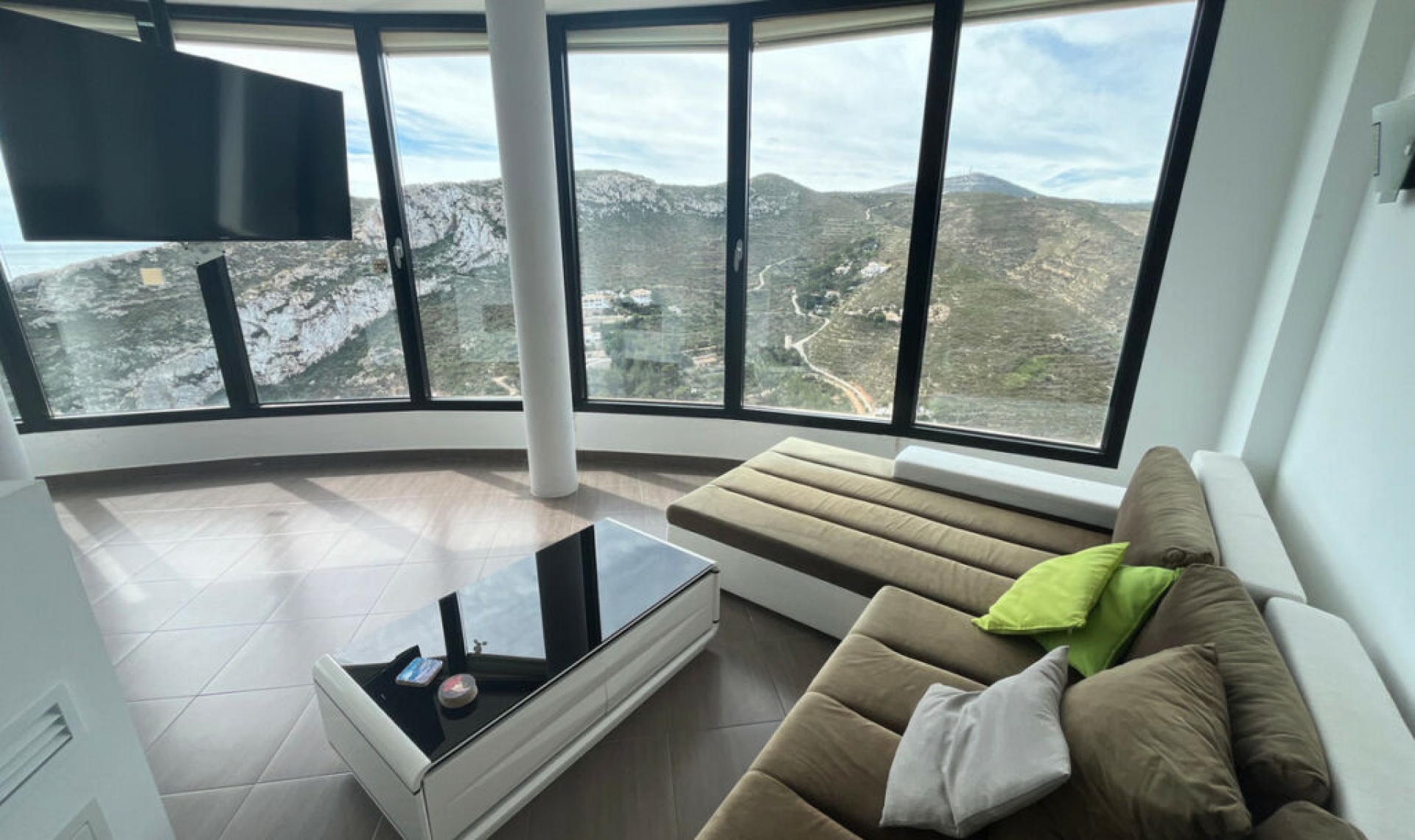 Resale - House -
Jávea