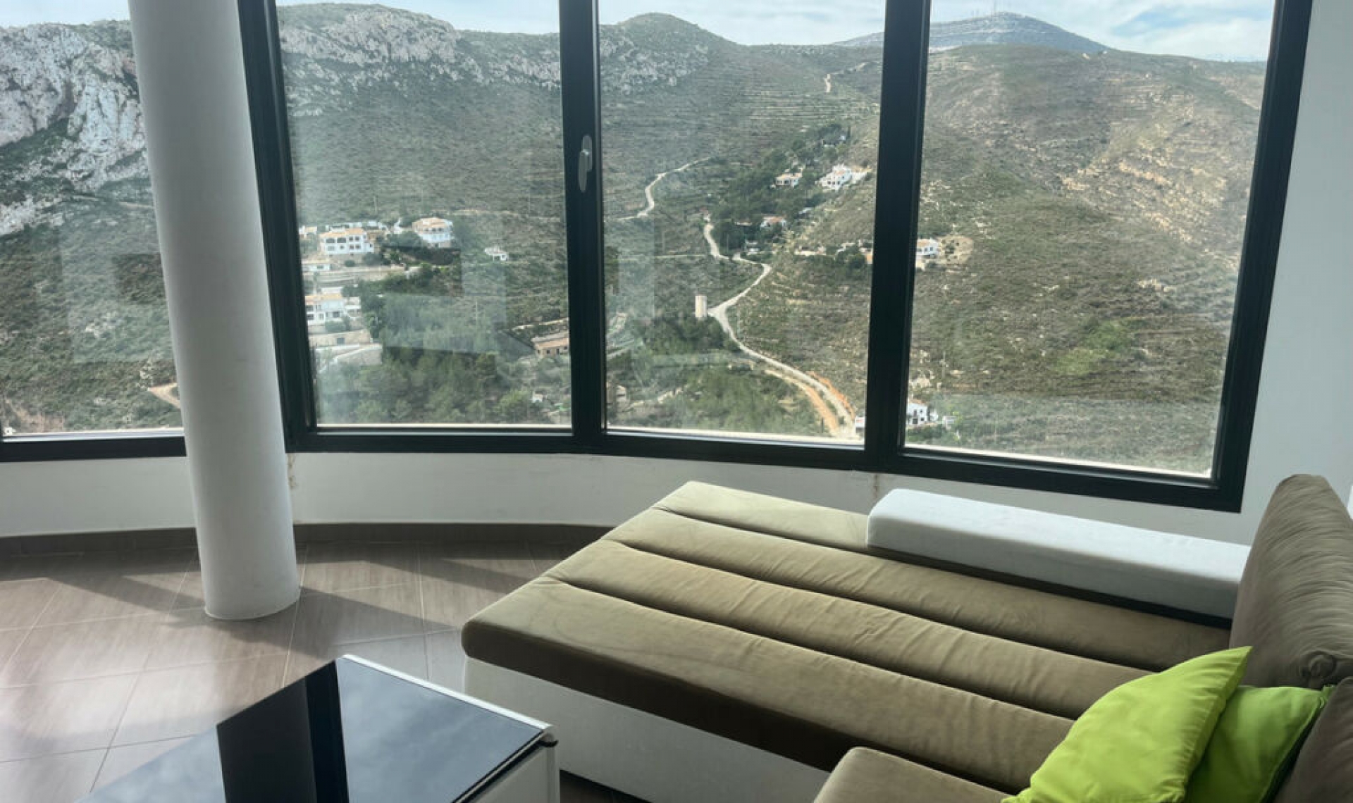 Resale - House -
Jávea