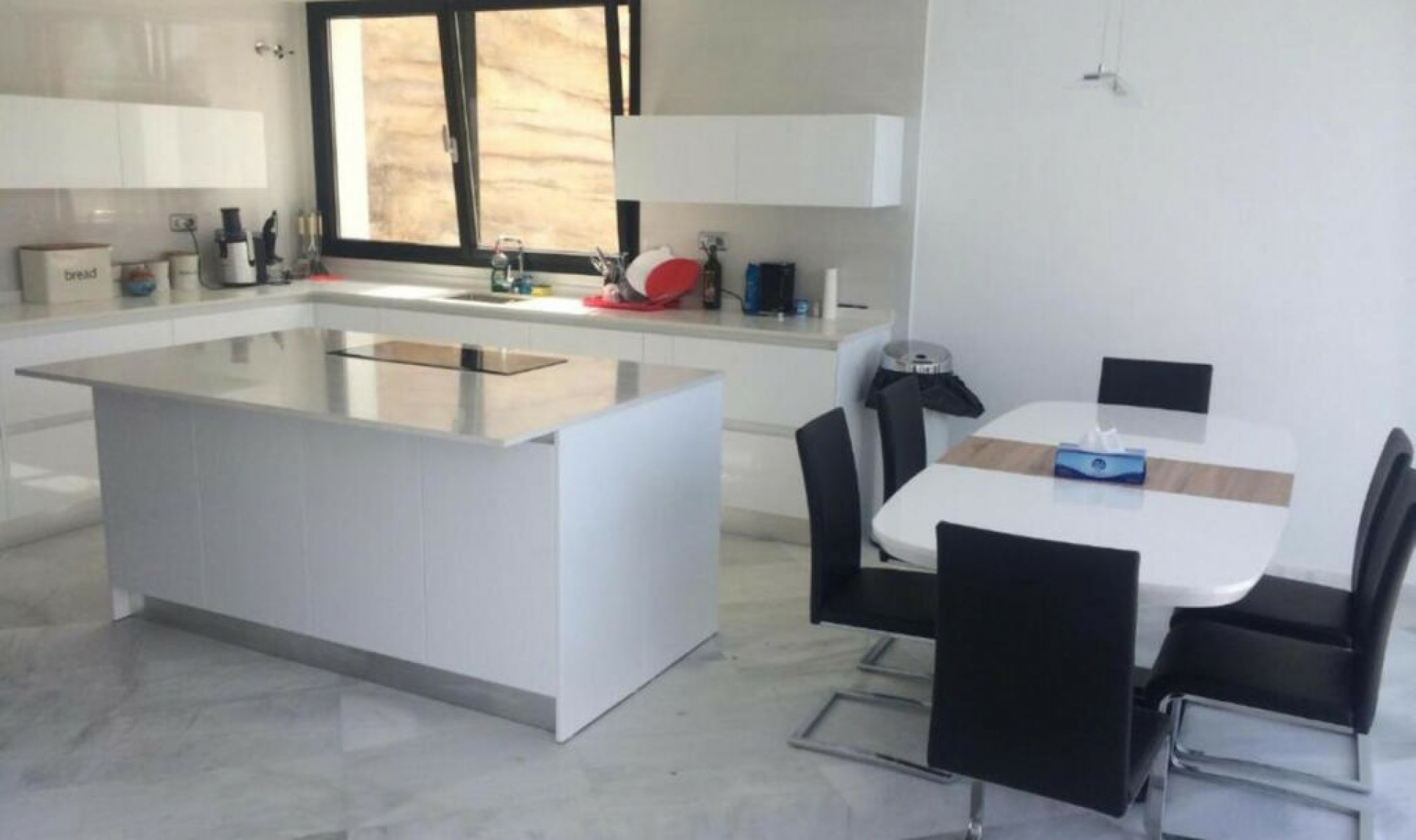 Resale - House -
Jávea