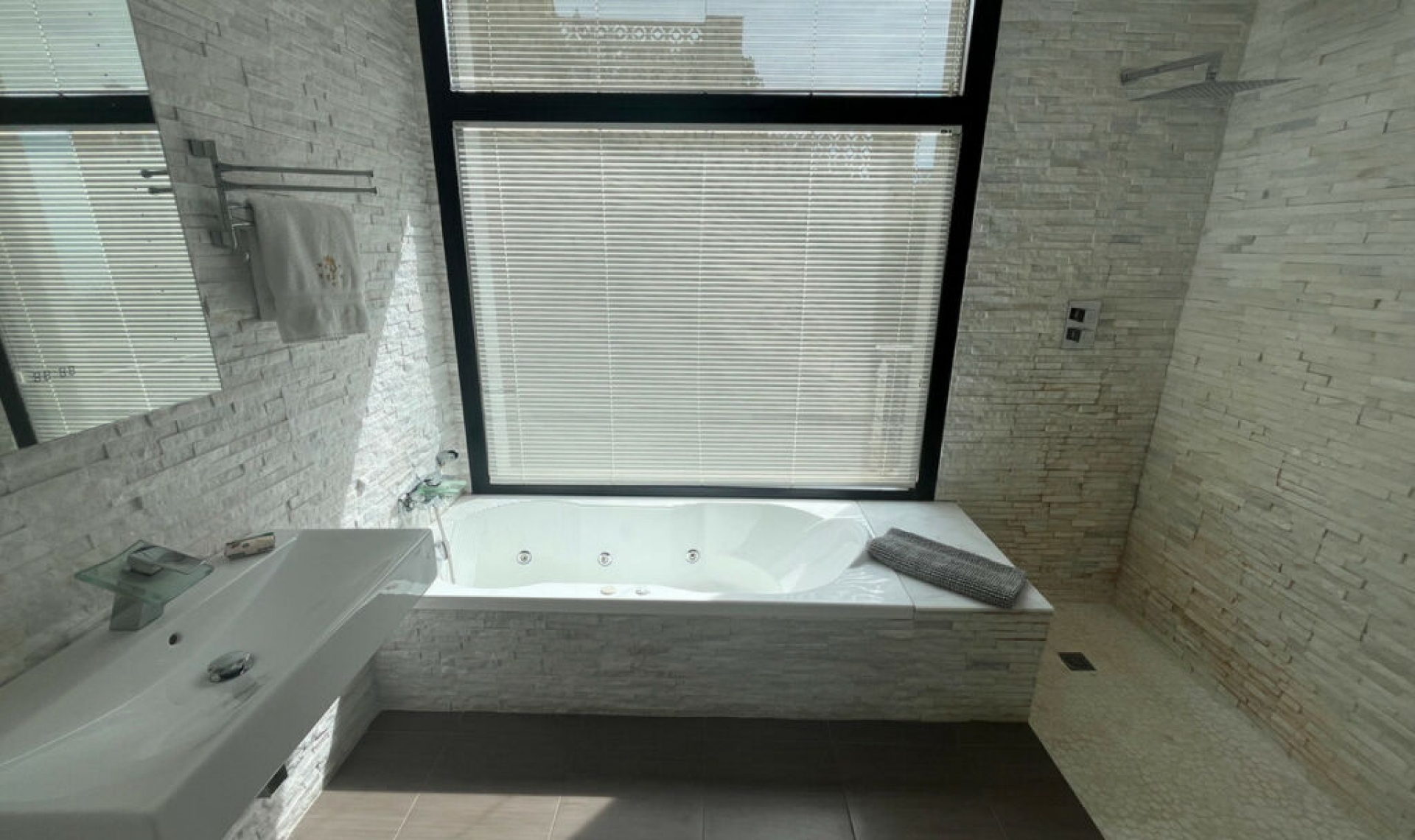 Resale - House -
Jávea