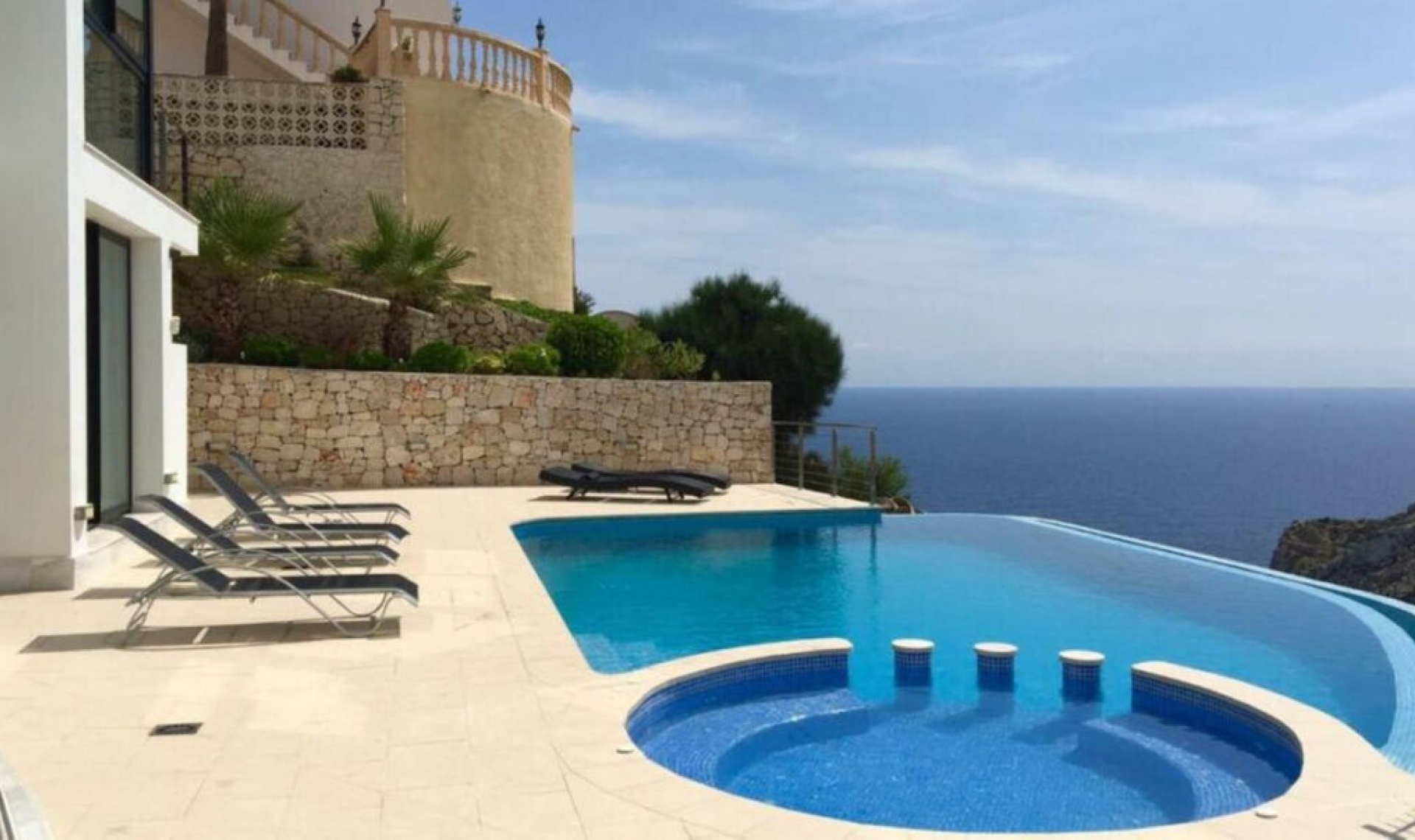 Resale - House -
Jávea