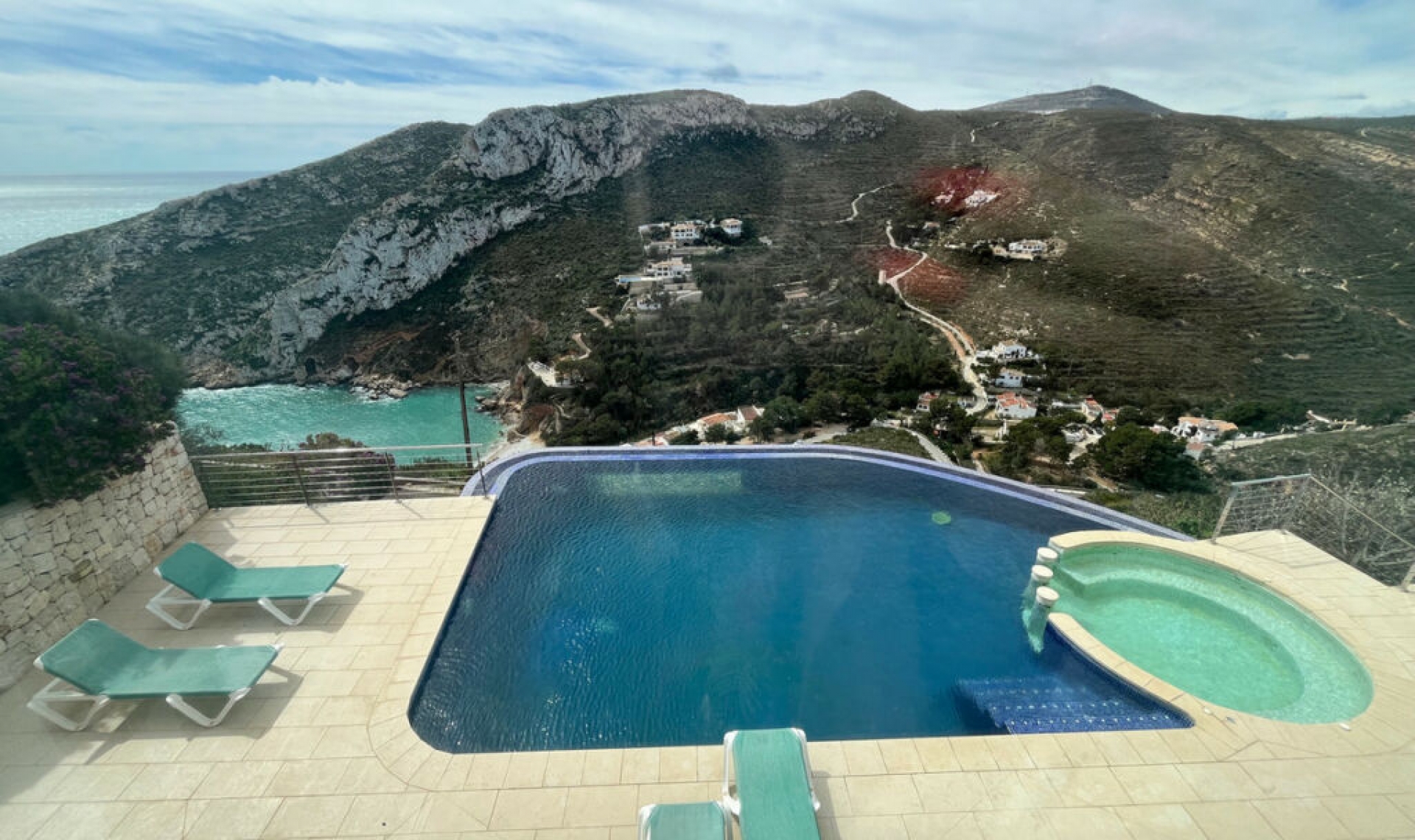 Resale - House -
Jávea