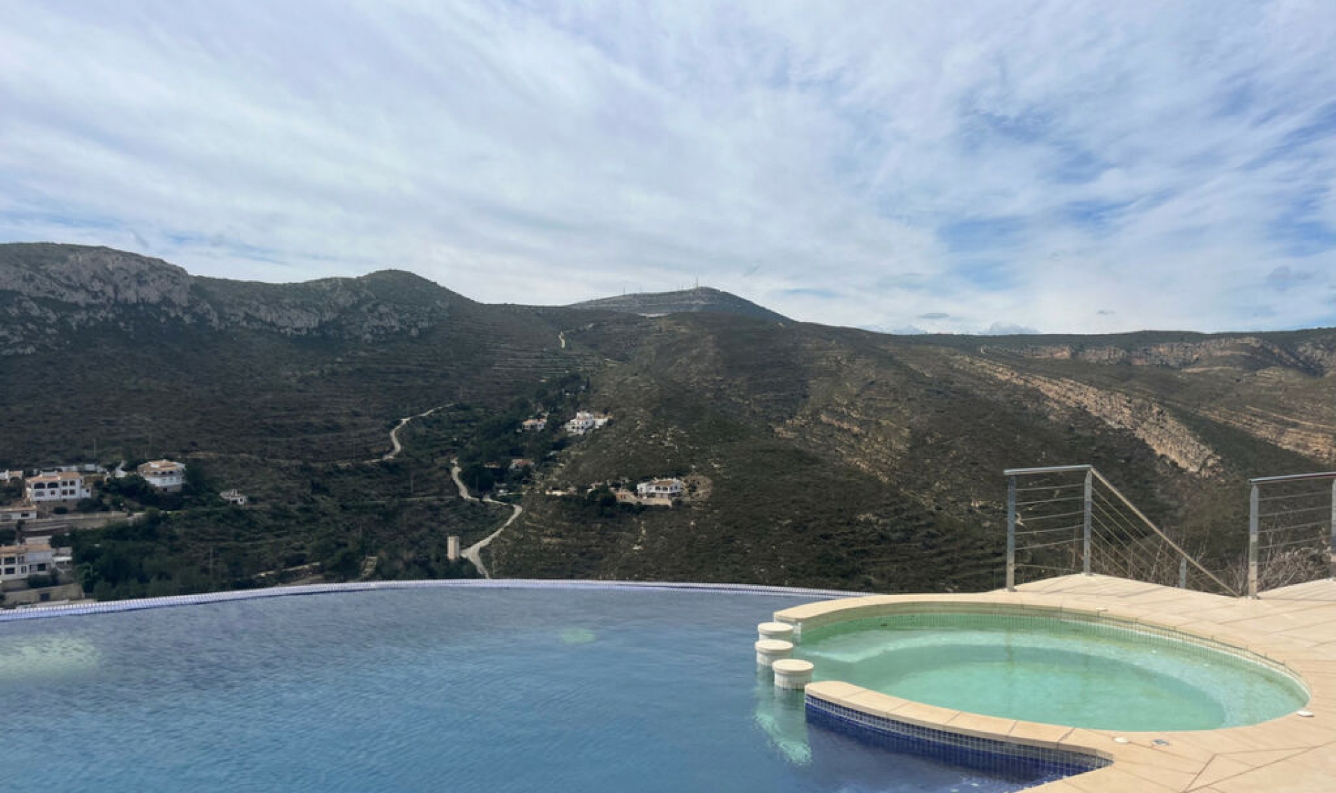 Resale - House -
Jávea