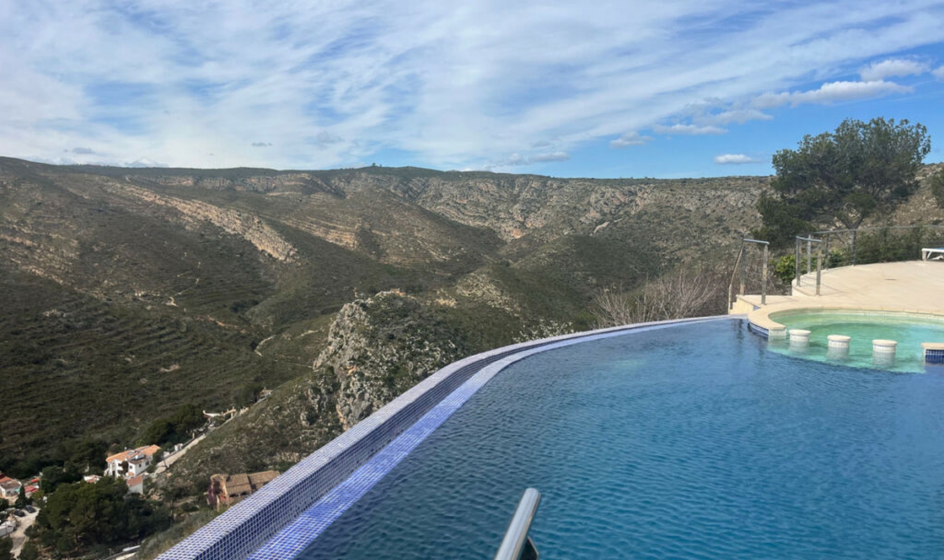 Resale - House -
Jávea