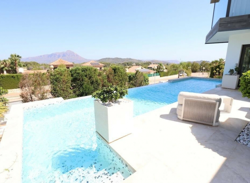 Resale - House -
Jávea