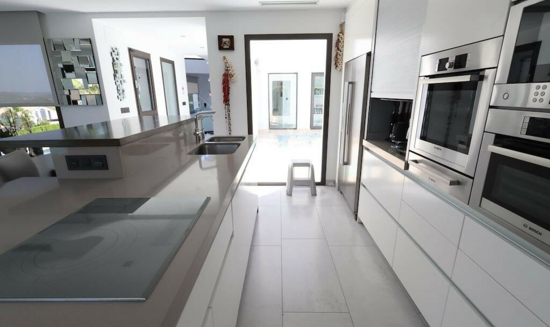 Resale - House -
Jávea