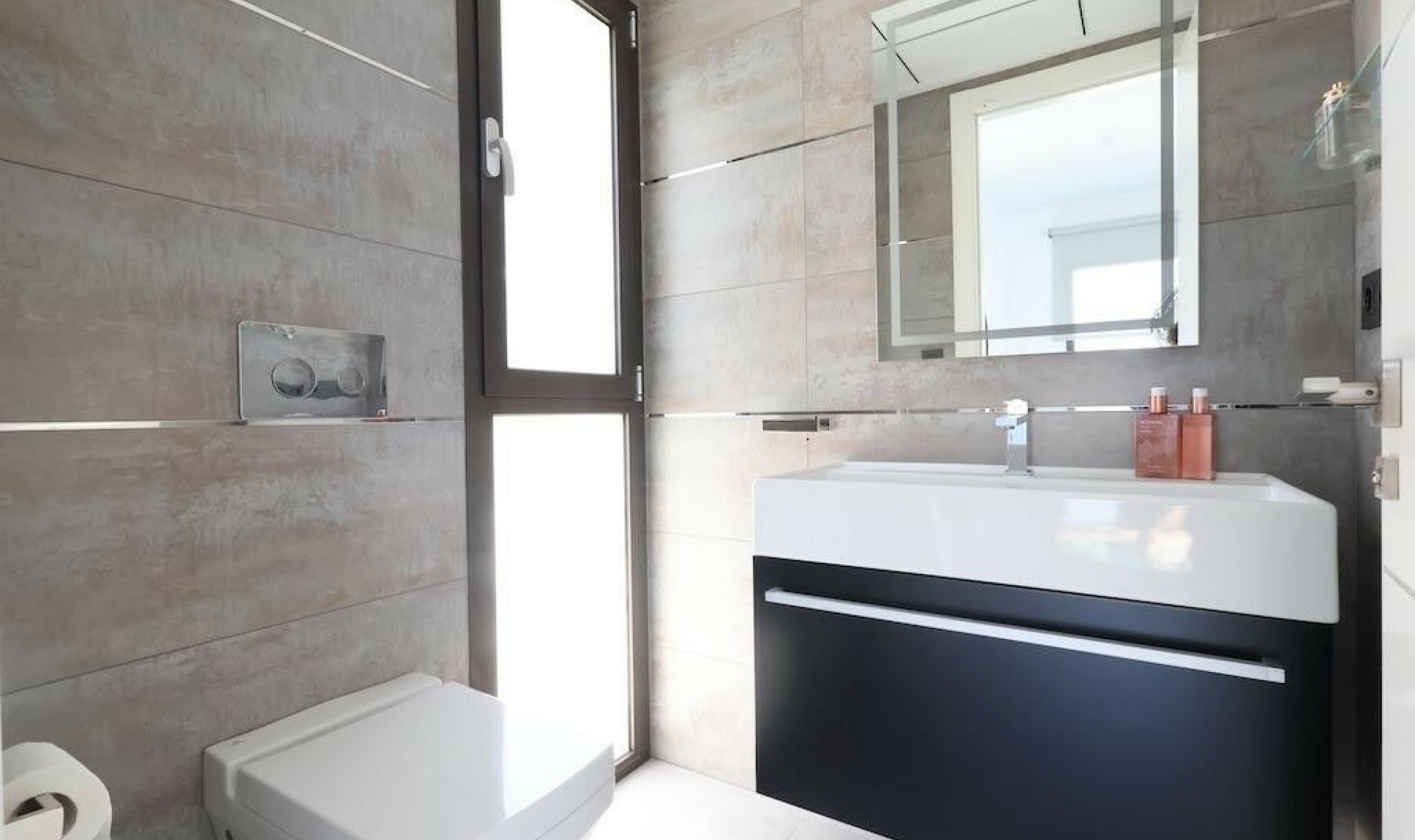 Resale - House -
Jávea