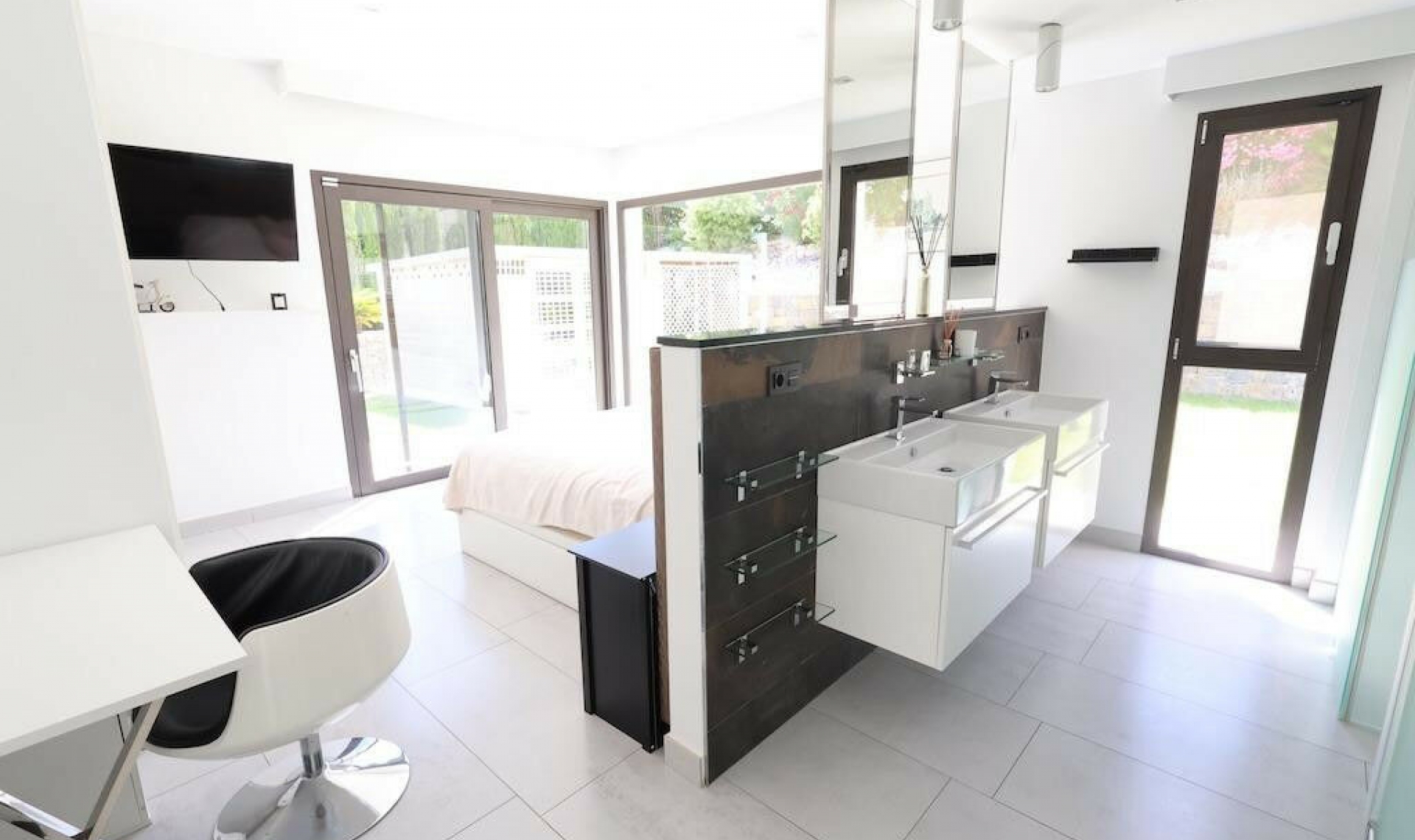 Resale - House -
Jávea