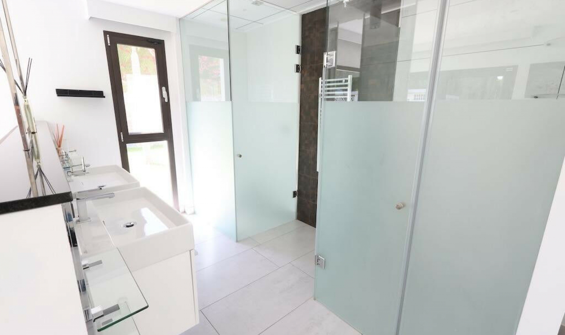 Resale - House -
Jávea