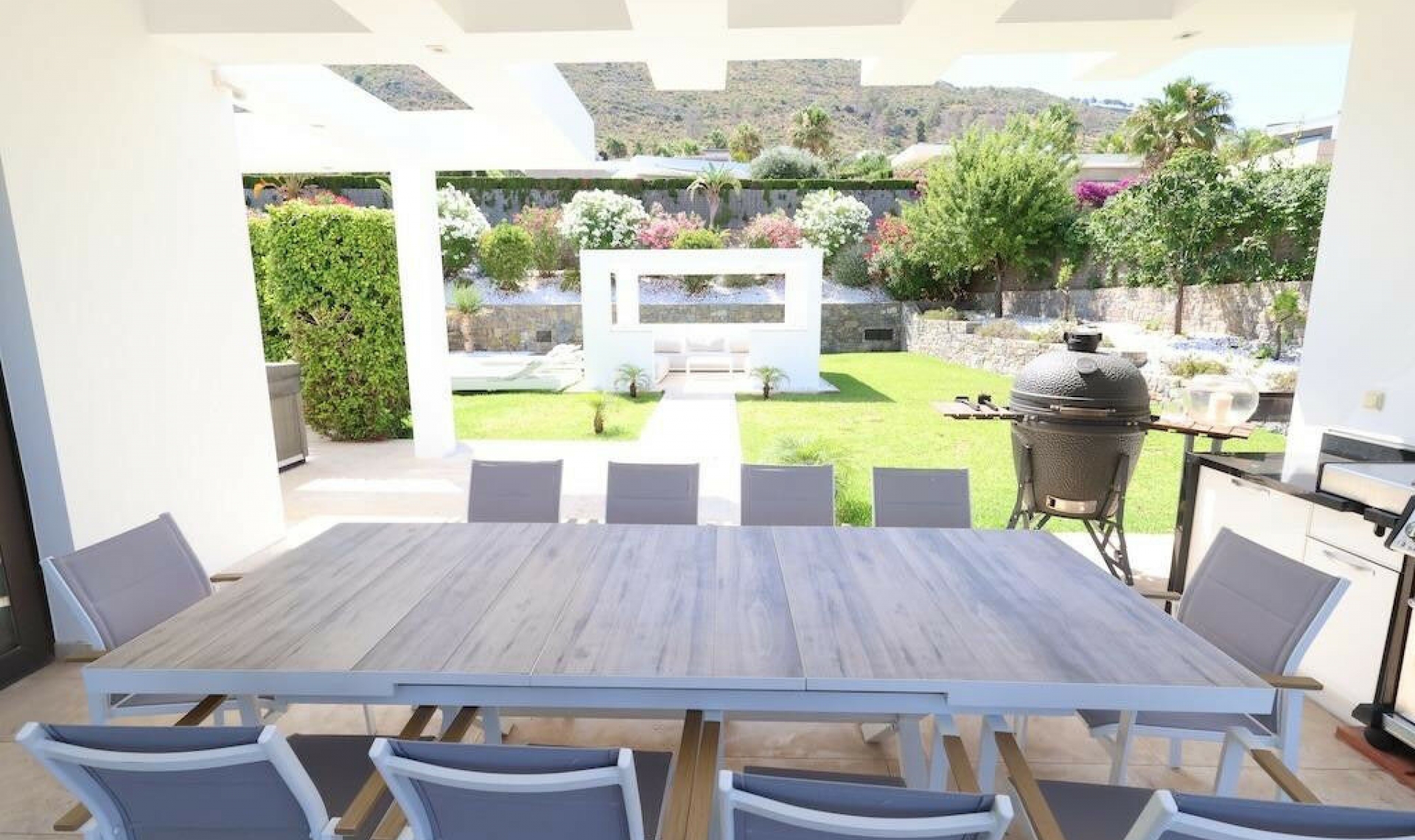 Resale - House -
Jávea