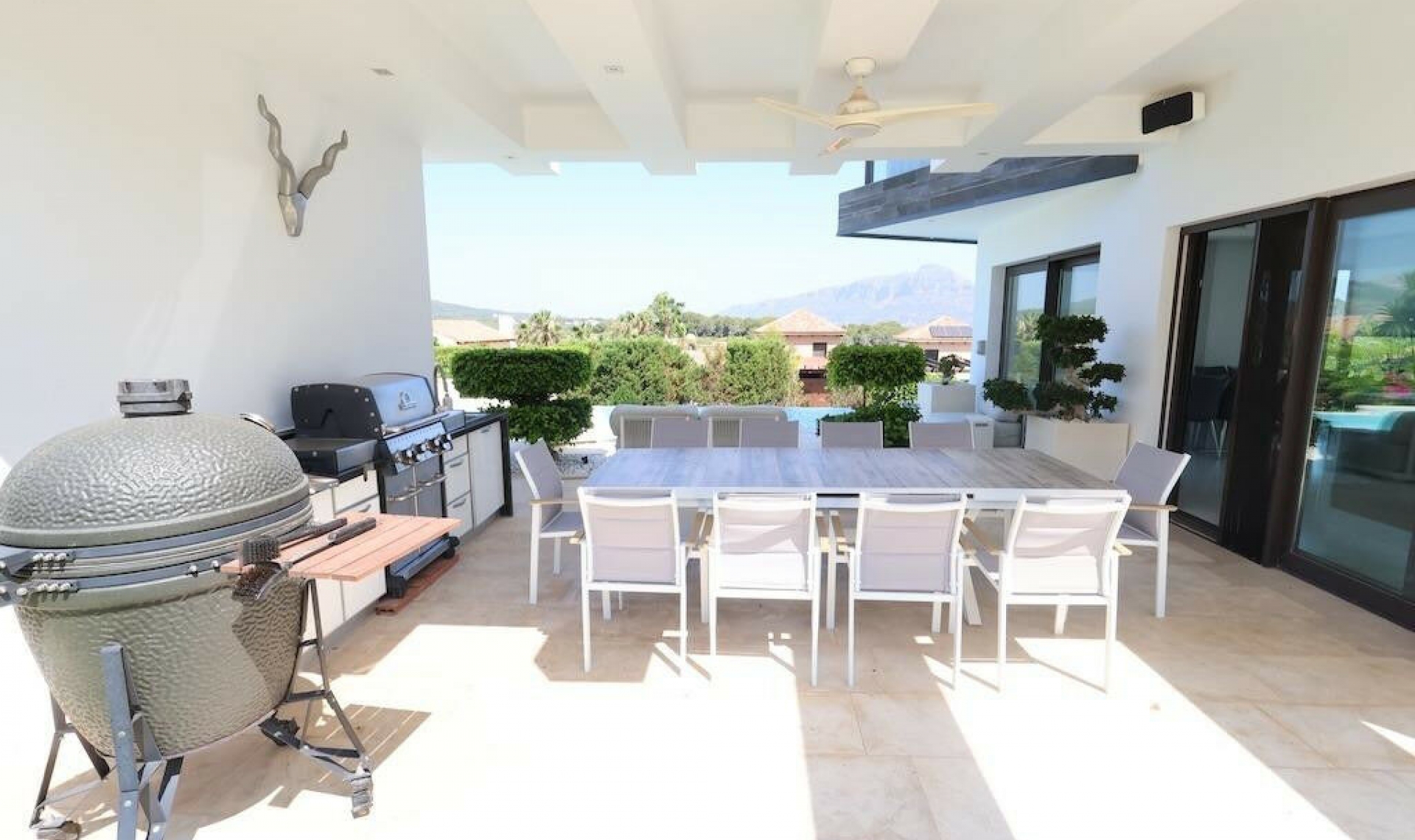 Resale - House -
Jávea