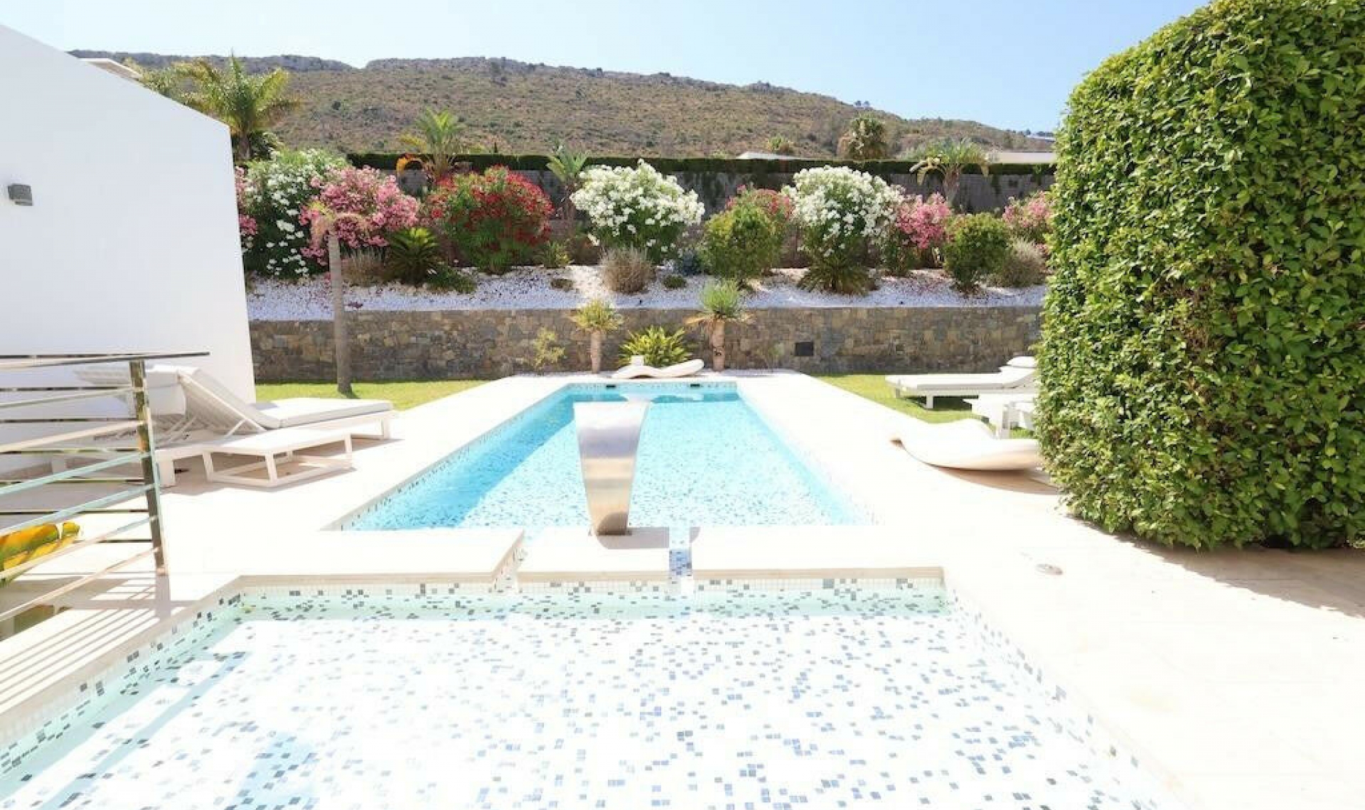 Resale - House -
Jávea