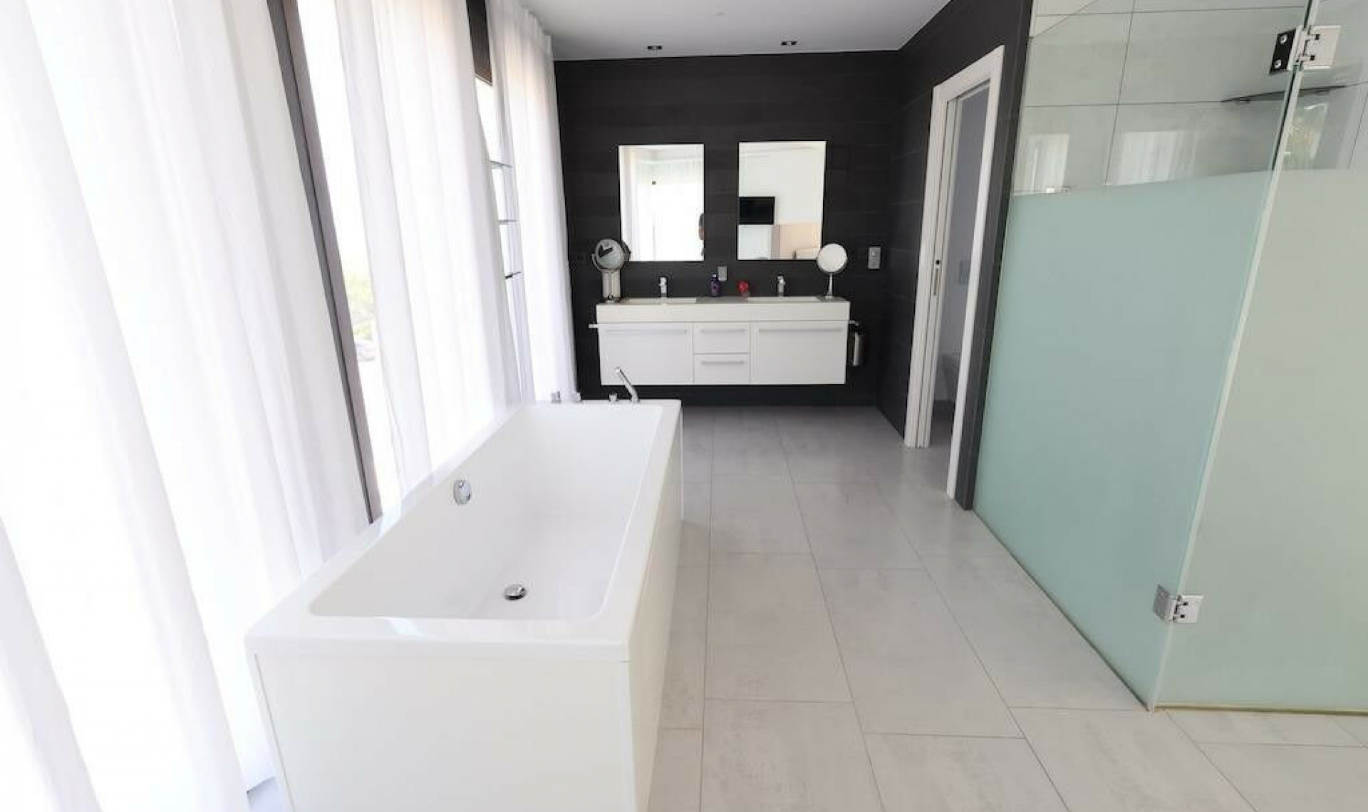 Resale - House -
Jávea