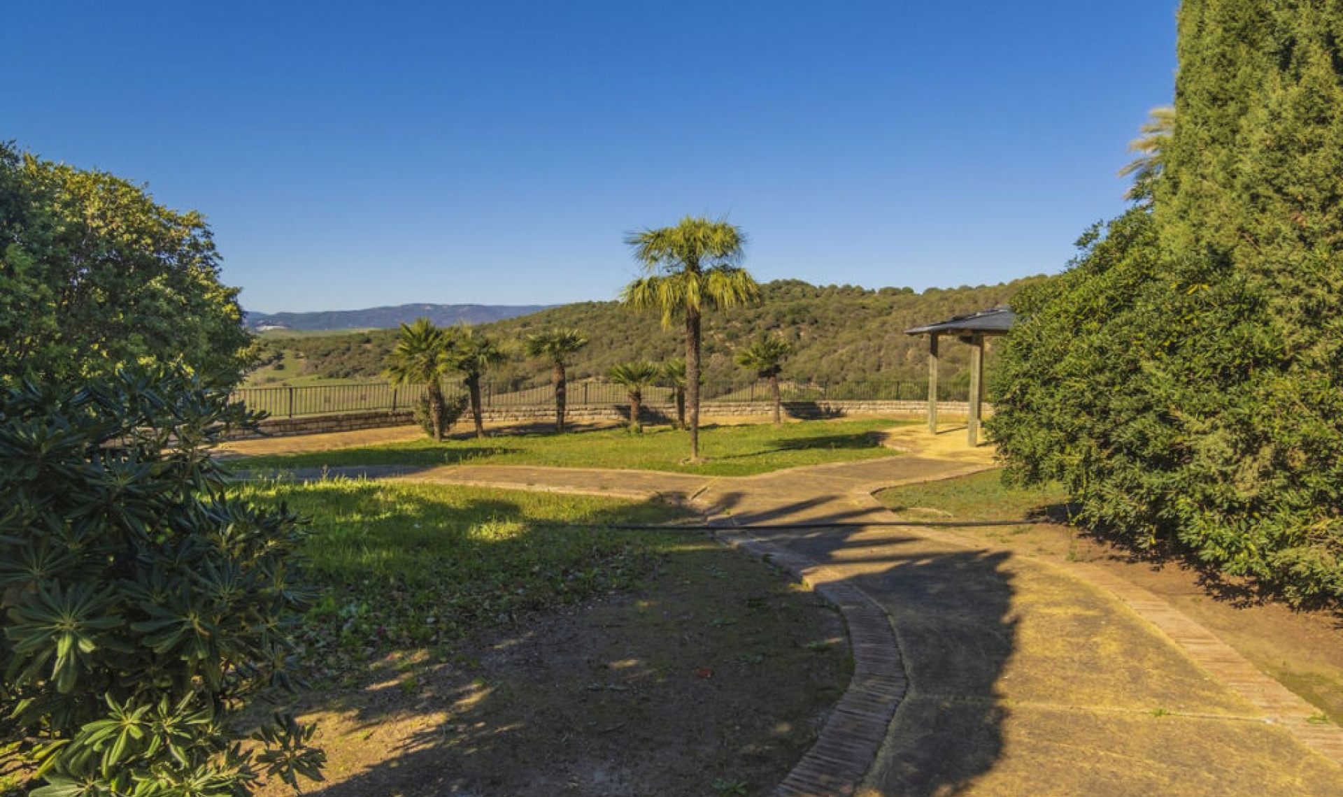 Resale - House -
Jimena de la Frontera