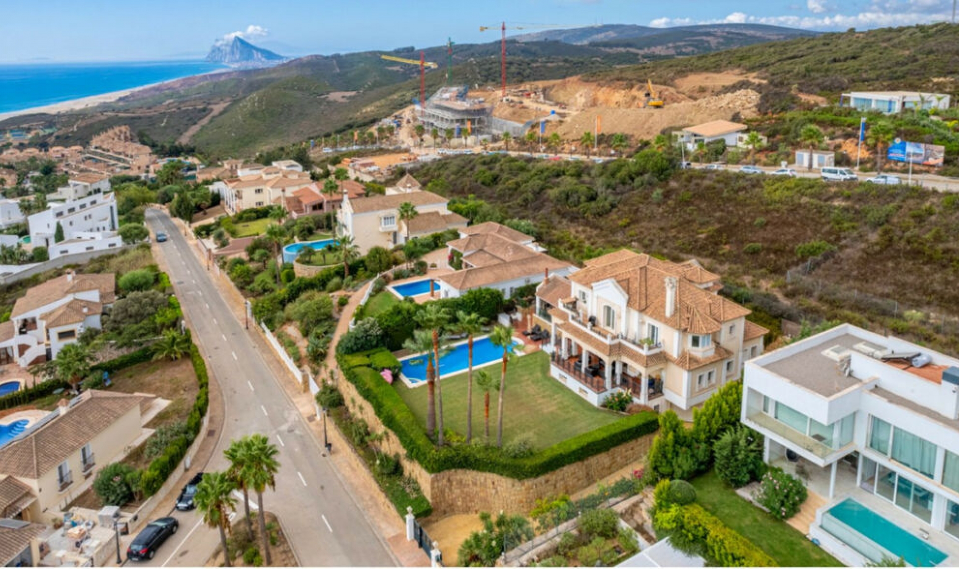 Resale - House -
La Alcaidesa