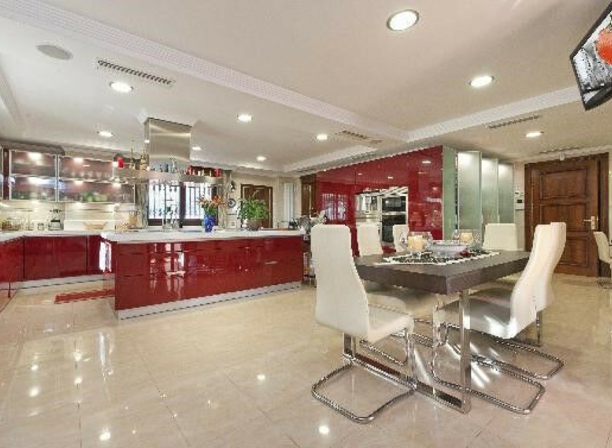 Resale - House -
La Cala de Mijas