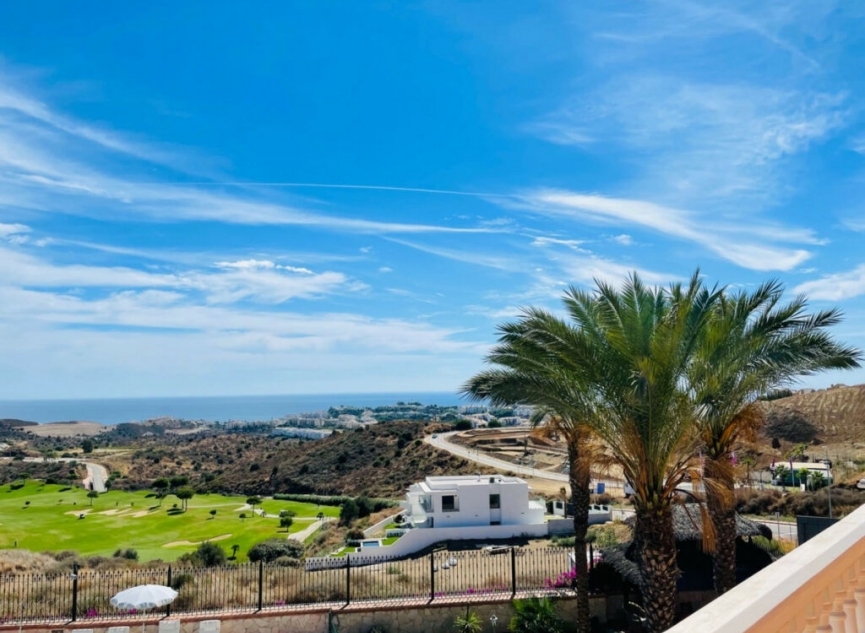 Resale - House -
La Cala de Mijas