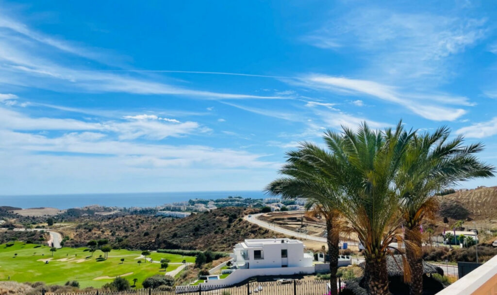 Resale - House -
La Cala de Mijas