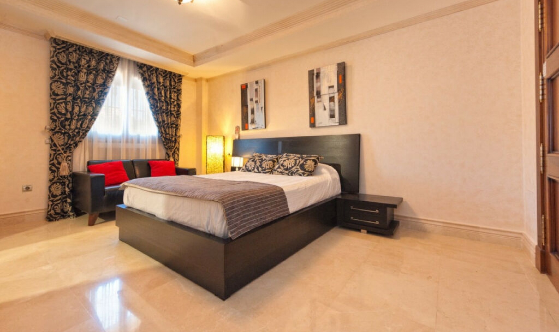 Resale - House -
La Cala de Mijas