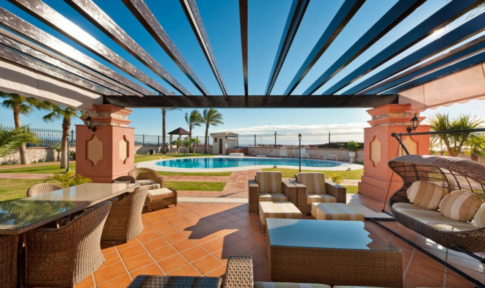 Resale - House -
La Cala de Mijas