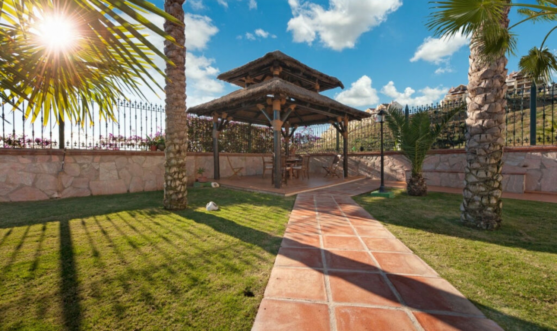 Resale - House -
La Cala de Mijas