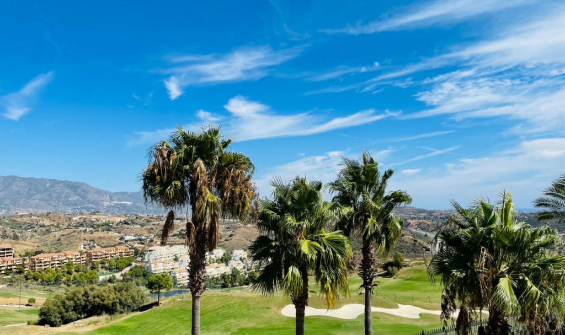 Resale - House -
La Cala de Mijas