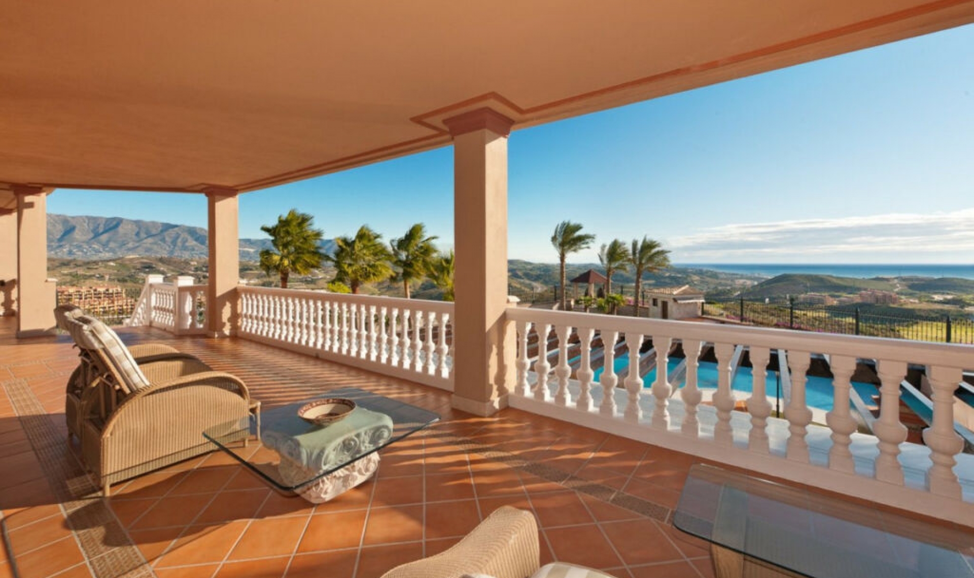 Resale - House -
La Cala de Mijas