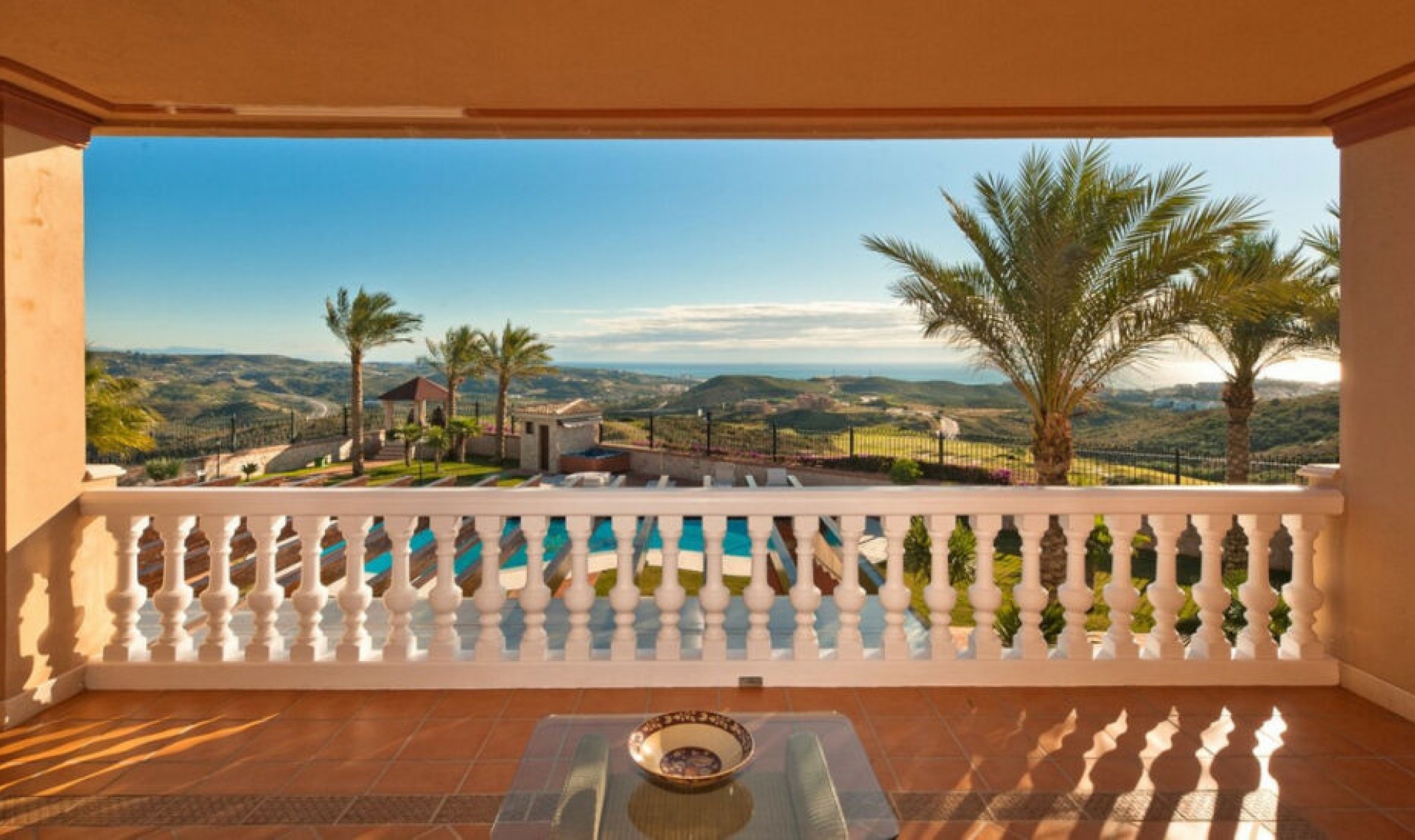 Resale - House -
La Cala de Mijas