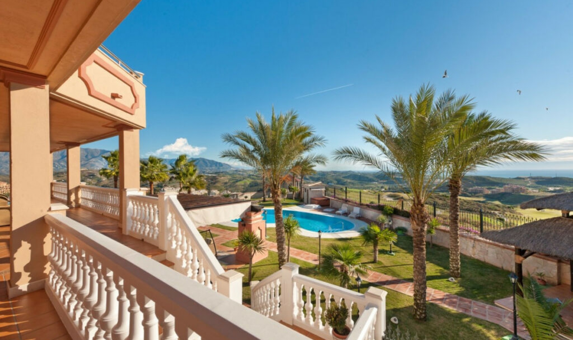 Resale - House -
La Cala de Mijas