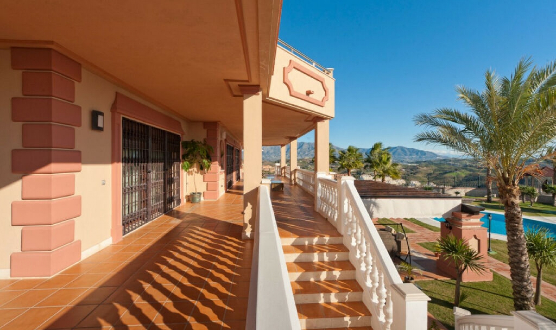 Resale - House -
La Cala de Mijas
