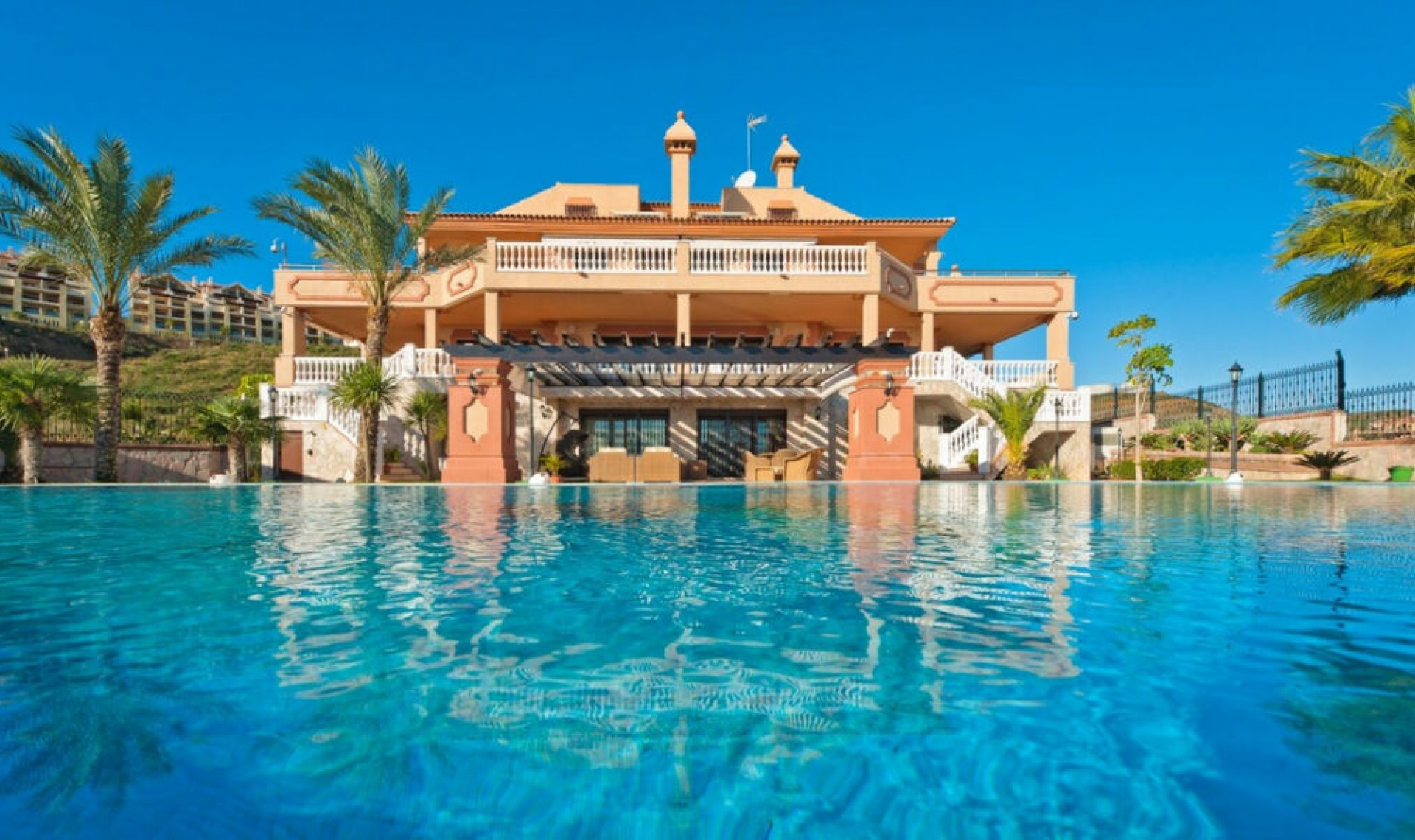 Resale - House -
La Cala de Mijas