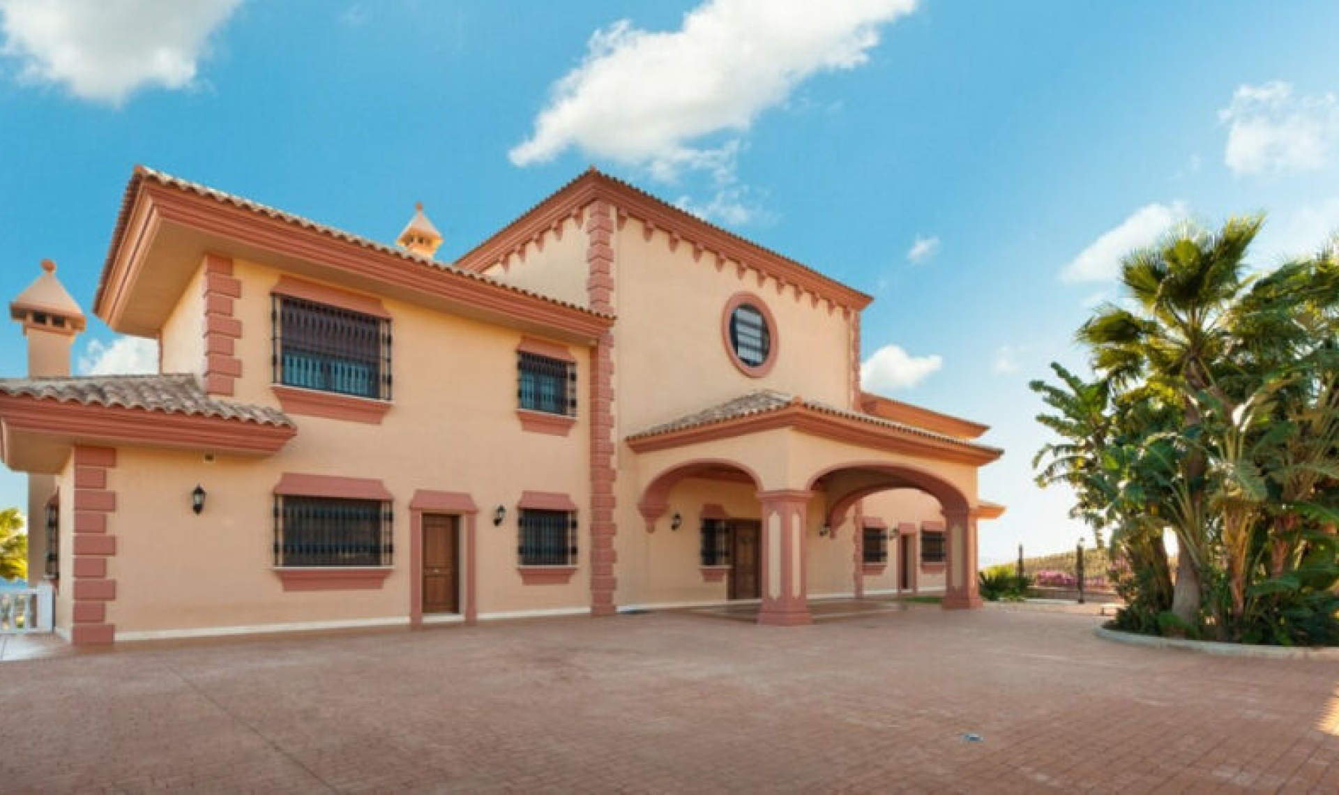 Resale - House -
La Cala de Mijas