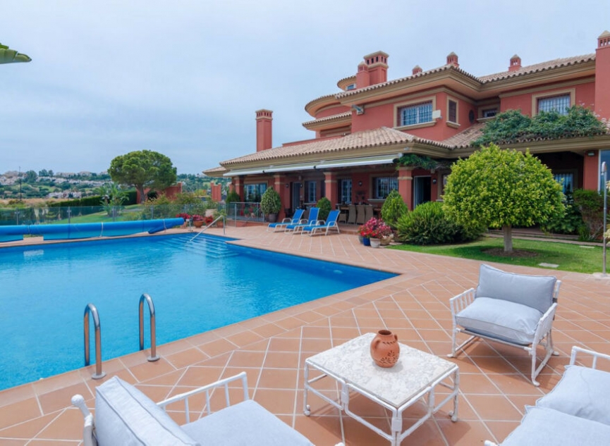 Resale - House -
La Cala de Mijas