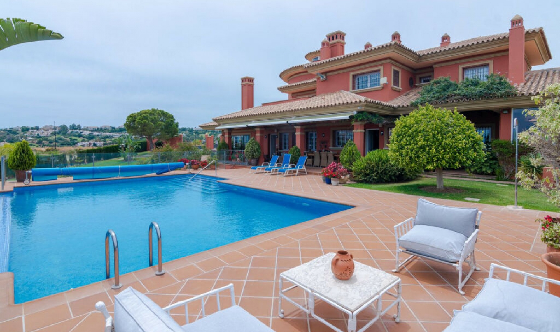 Resale - House -
La Cala de Mijas