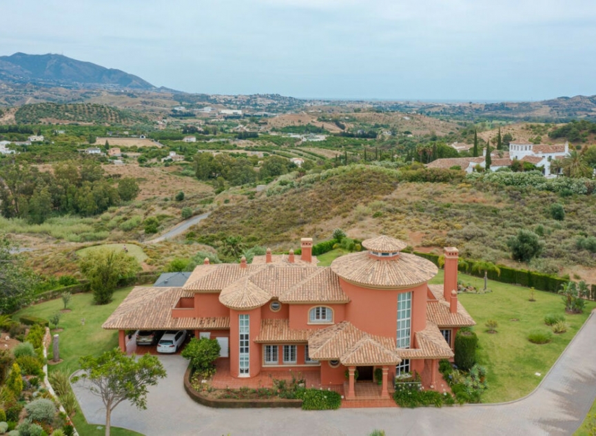 Resale - House -
La Cala de Mijas