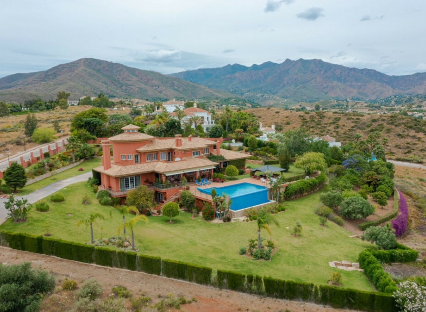 Resale - House -
La Cala de Mijas
