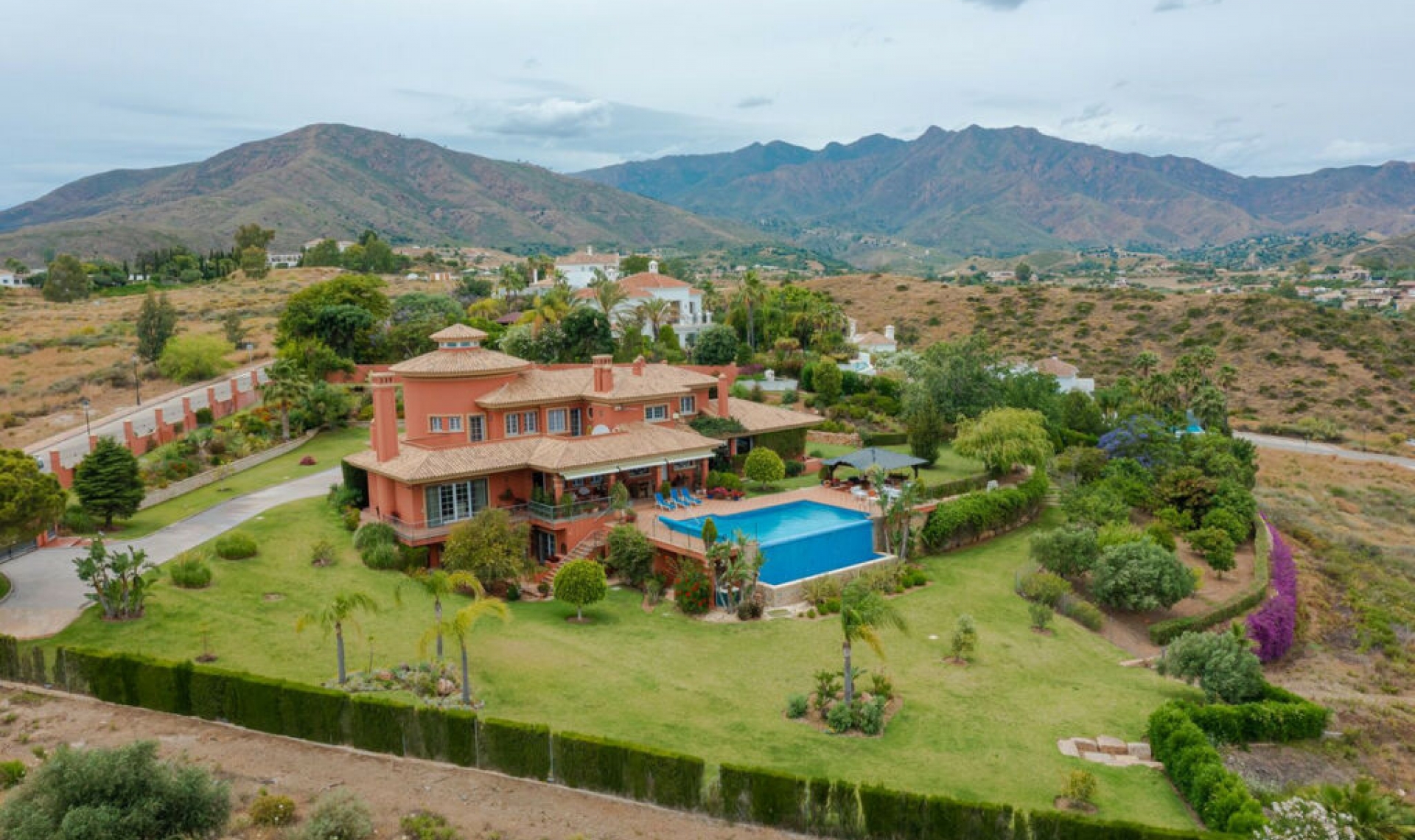 Resale - House -
La Cala de Mijas