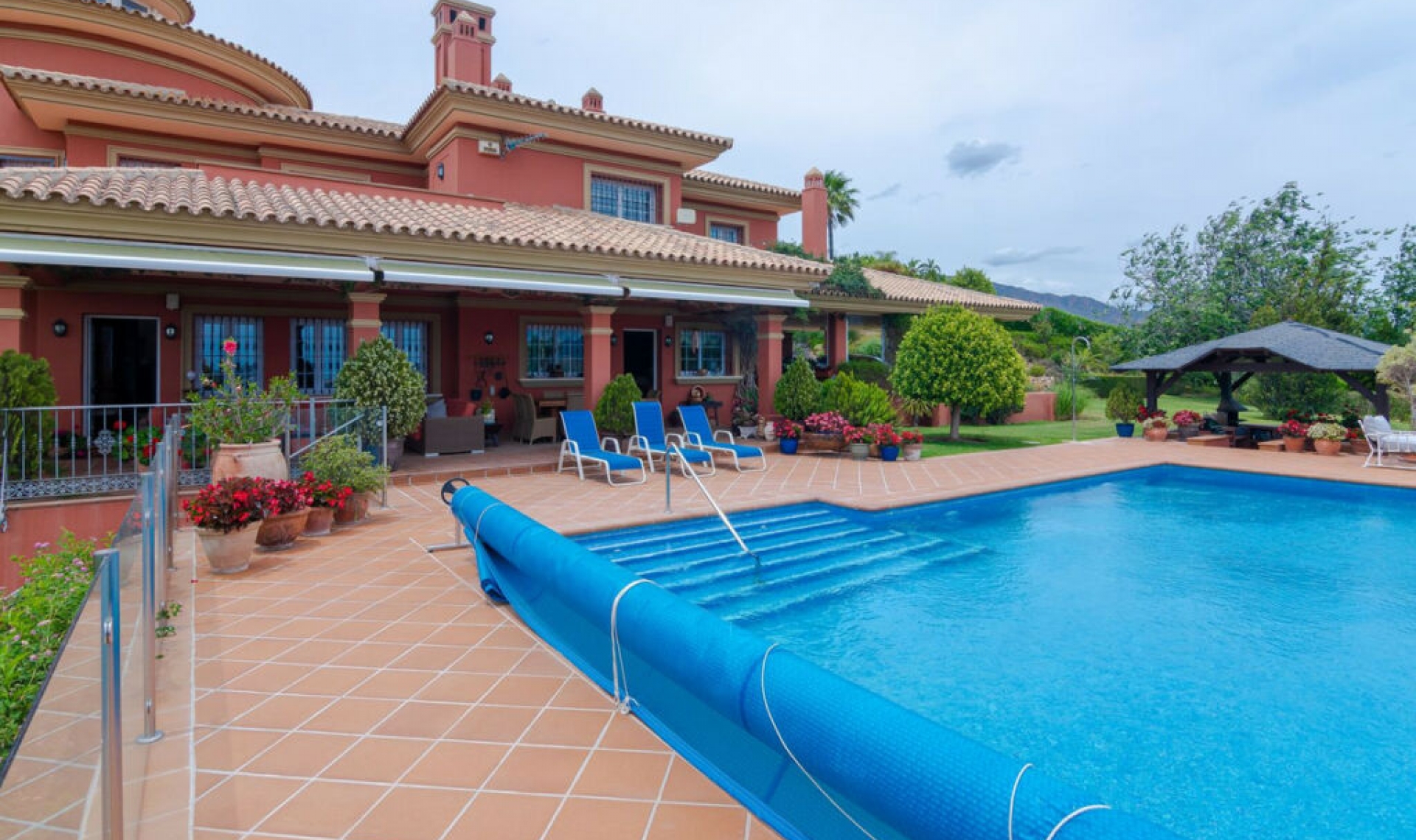 Resale - House -
La Cala de Mijas