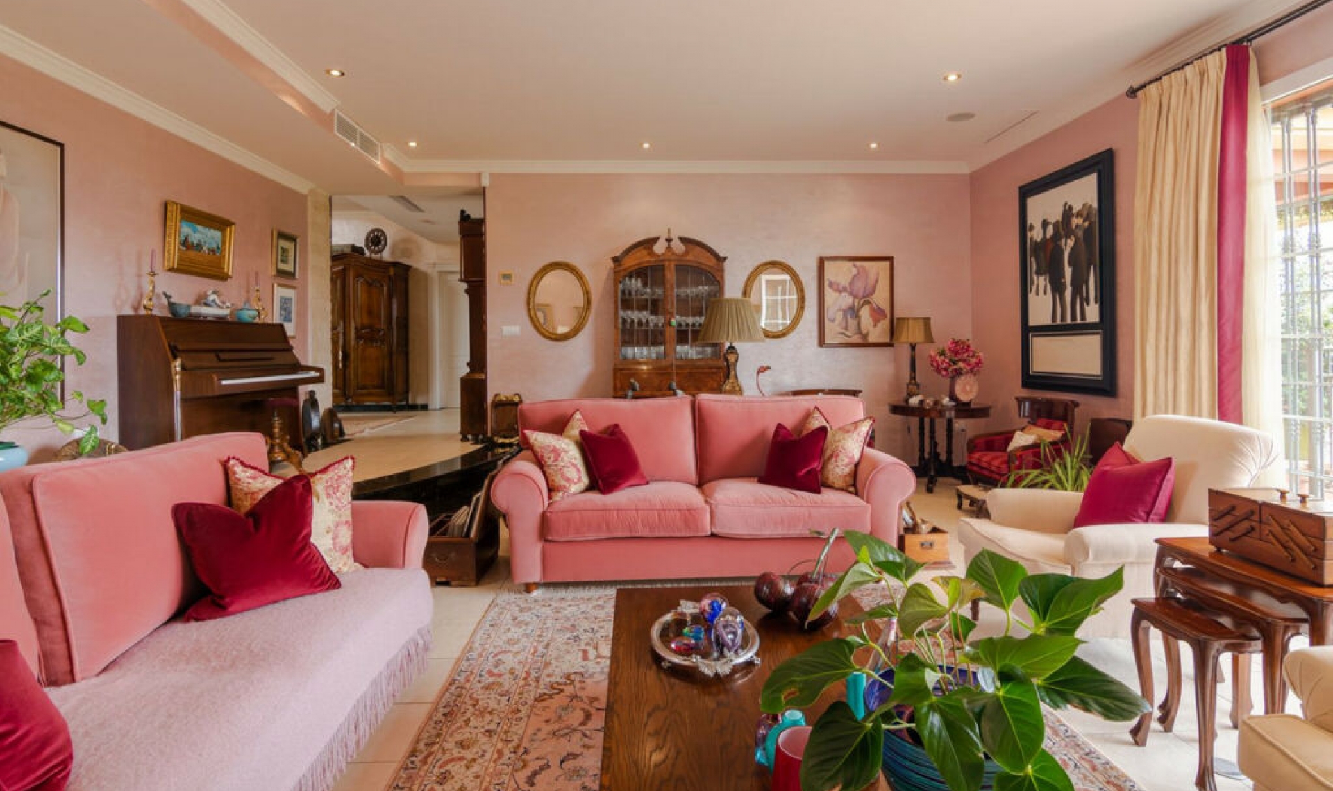 Resale - House -
La Cala de Mijas