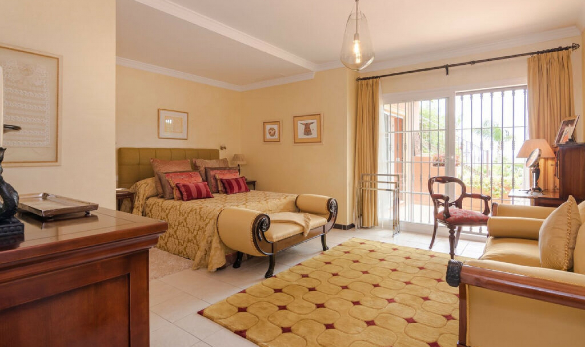 Resale - House -
La Cala de Mijas